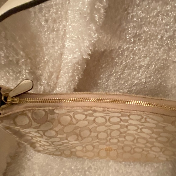 NWT coach signature cream handbag - Picture 3 of 5